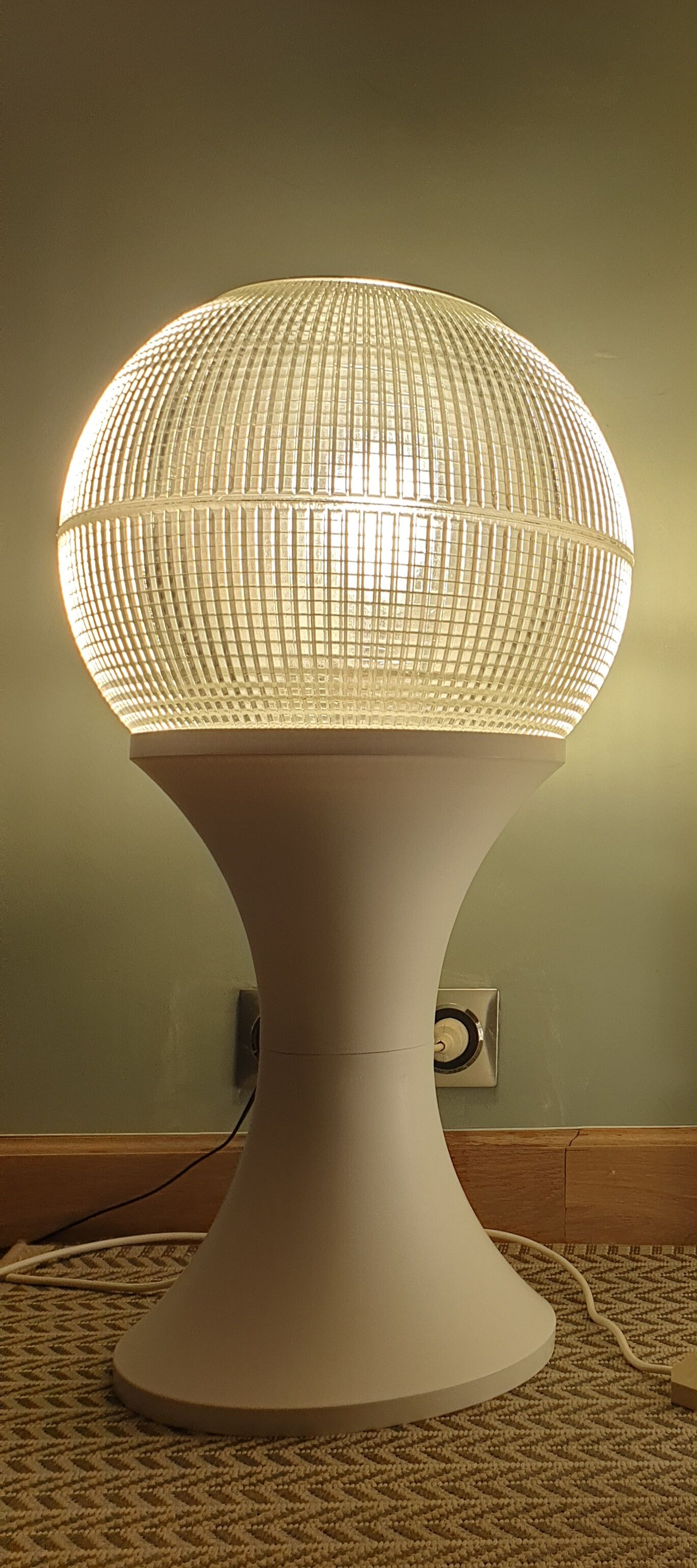 Holophane tulip-shaped floor lamp, 1970