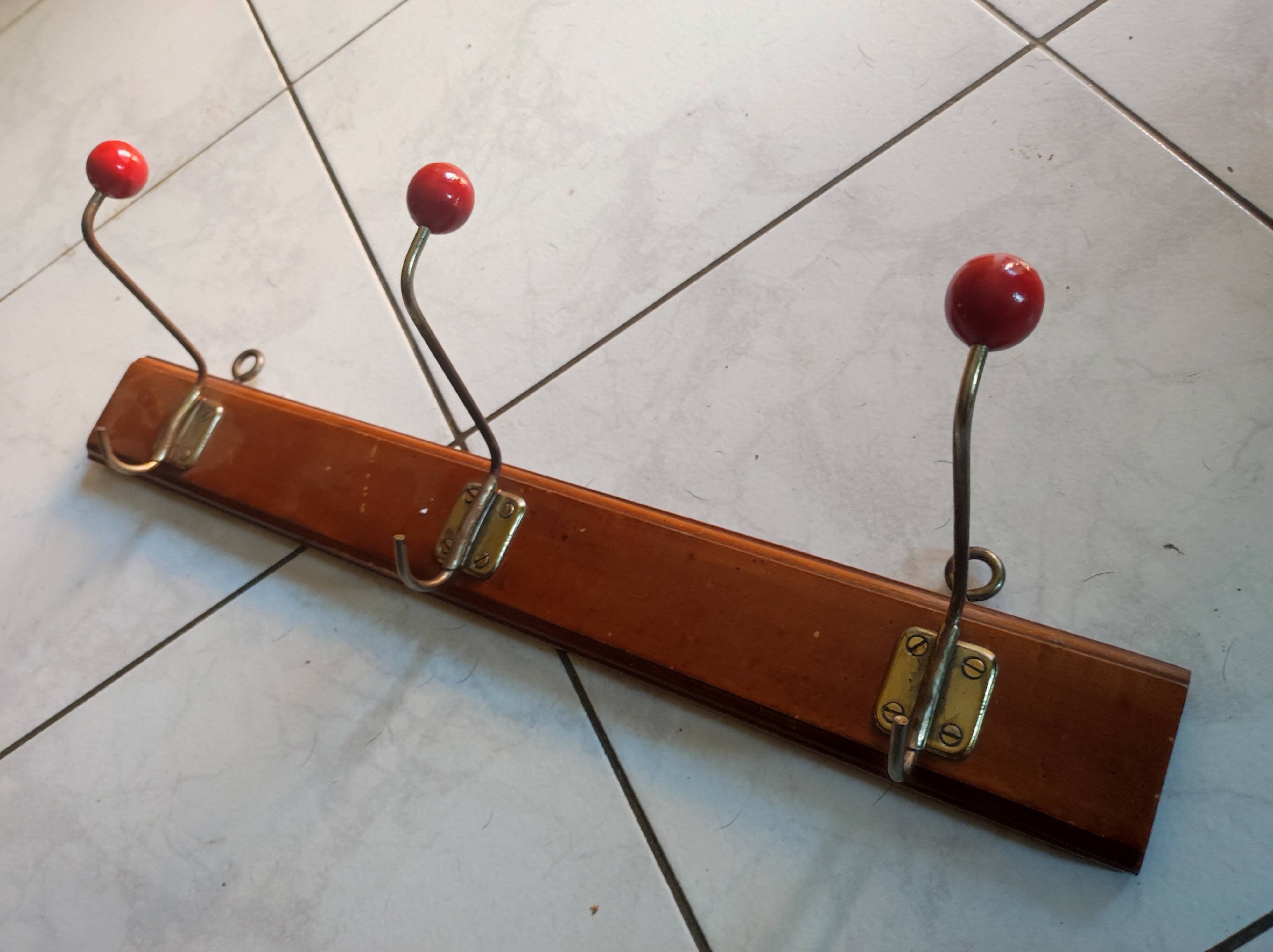 Cloakroom door wall coat steel balls wood 3 hooks