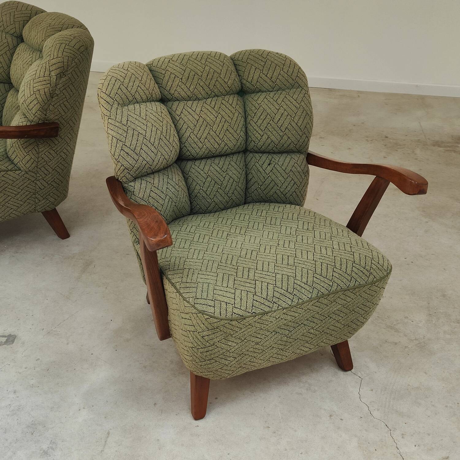 Paire de fauteuils Halabala vert par Druzba Bratislava B-609 année 59