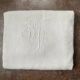 Drap ancien en coton et lin monogramme M B avec jour Venise