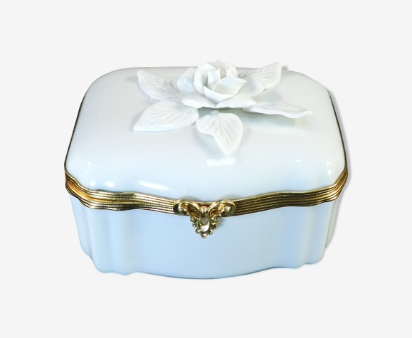 Bonbonniere ou petite boite en porcelaine COQUET LIMOGES