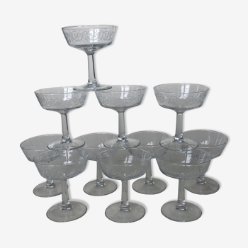 Set of 11 cups to serious champagne edged swirls white