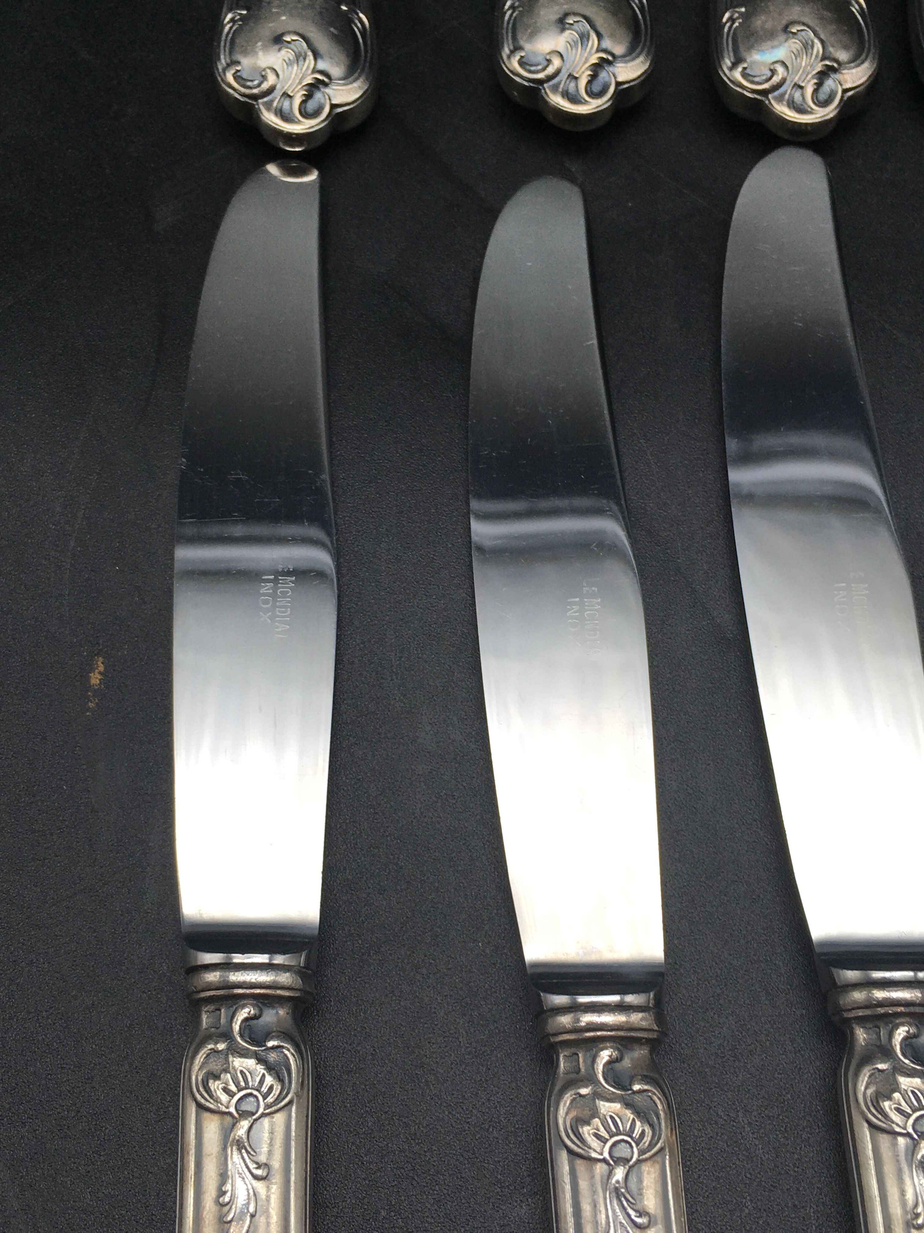 12 silver metal table knives model Rocaille