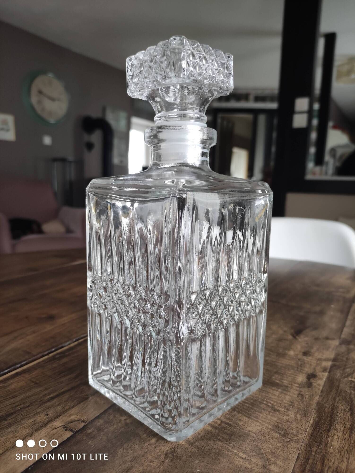 Vintage glass faceted glass whisky decanter diamond airtight cap