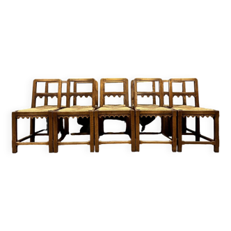 Série de 10 chaises style Gotique en noyer issues d'un monastère milanais