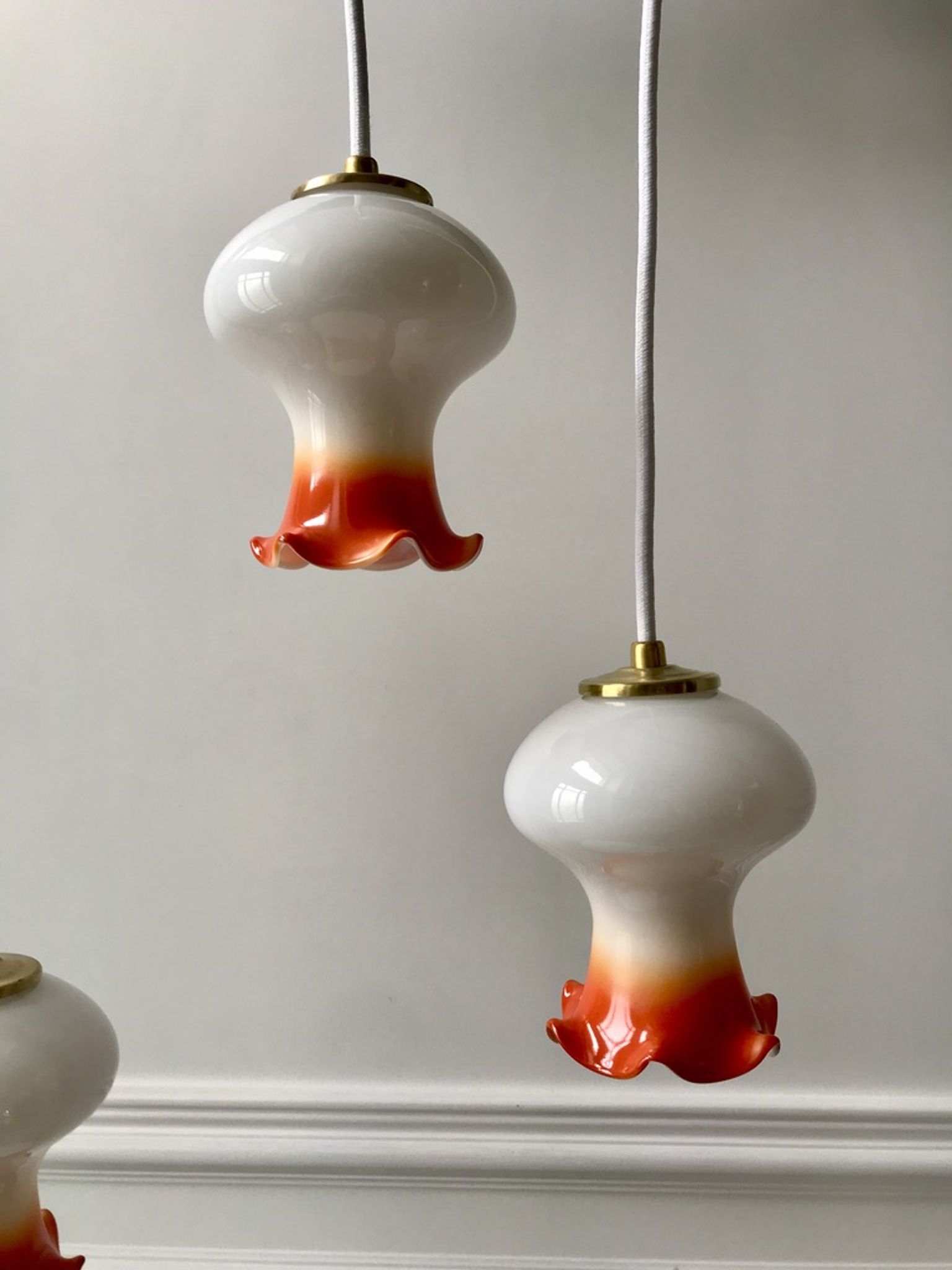 Pair of orange opaline tulips gradient white thread 70s