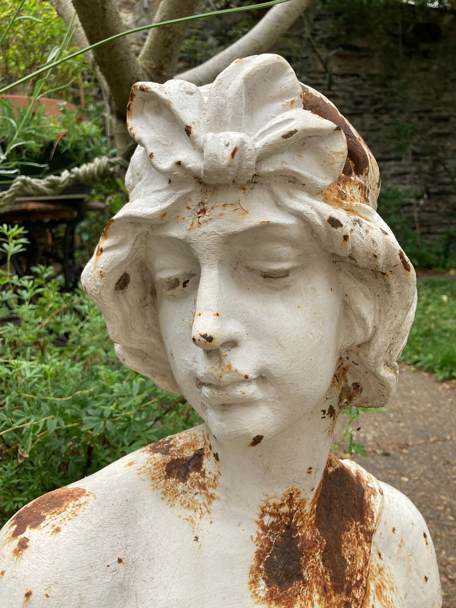 Old garden bust in cast iron troubadour early twentieth century