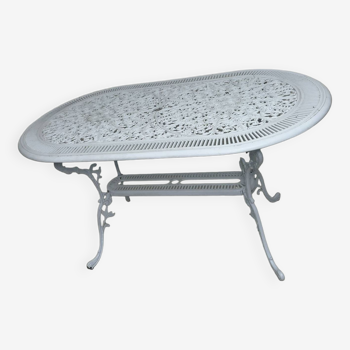 Oval garden table crafted from aluminum