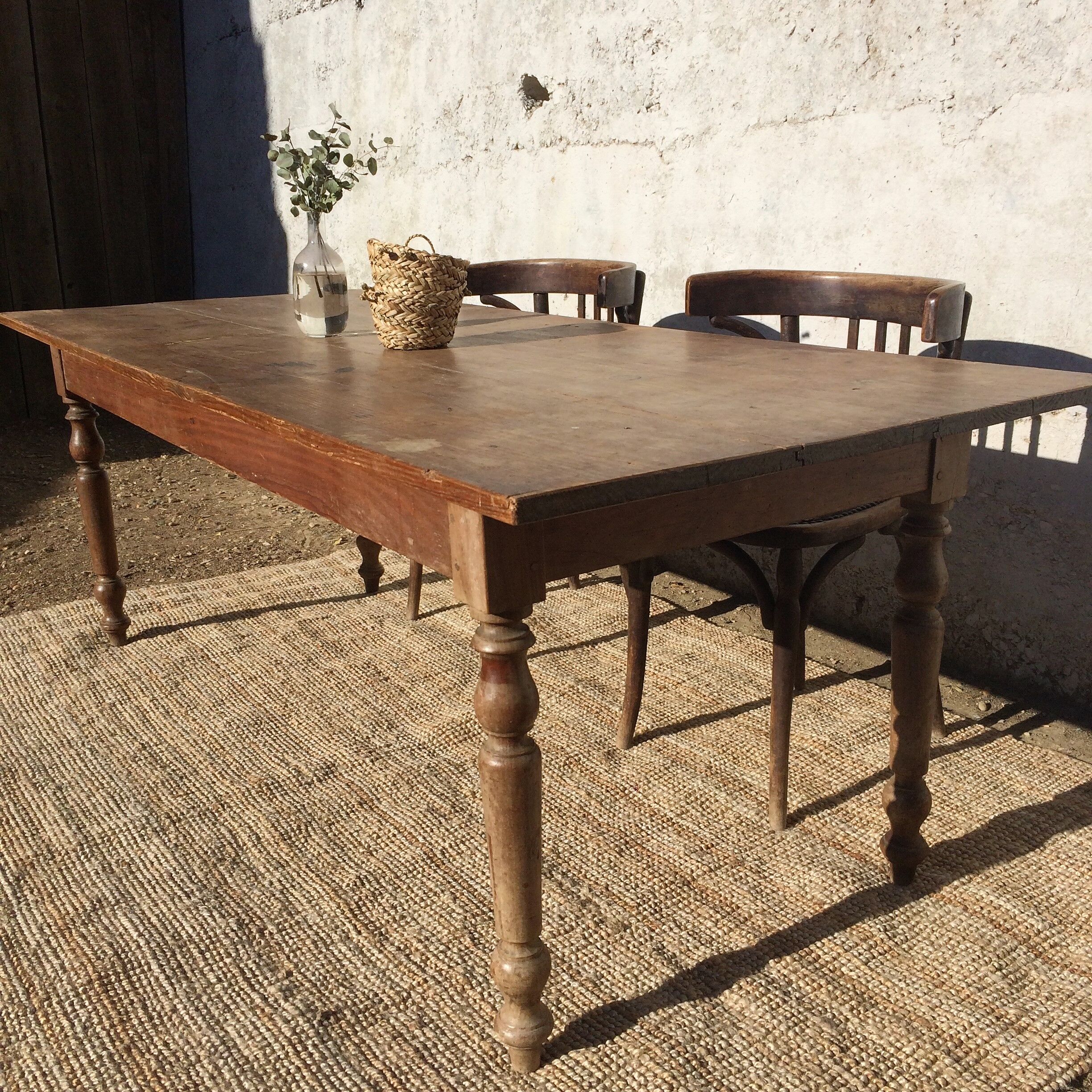 Table en bois pieds tournés