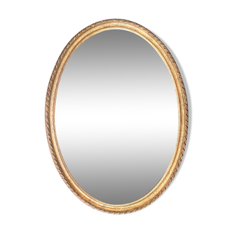 Miroir ovale en bois sculpté