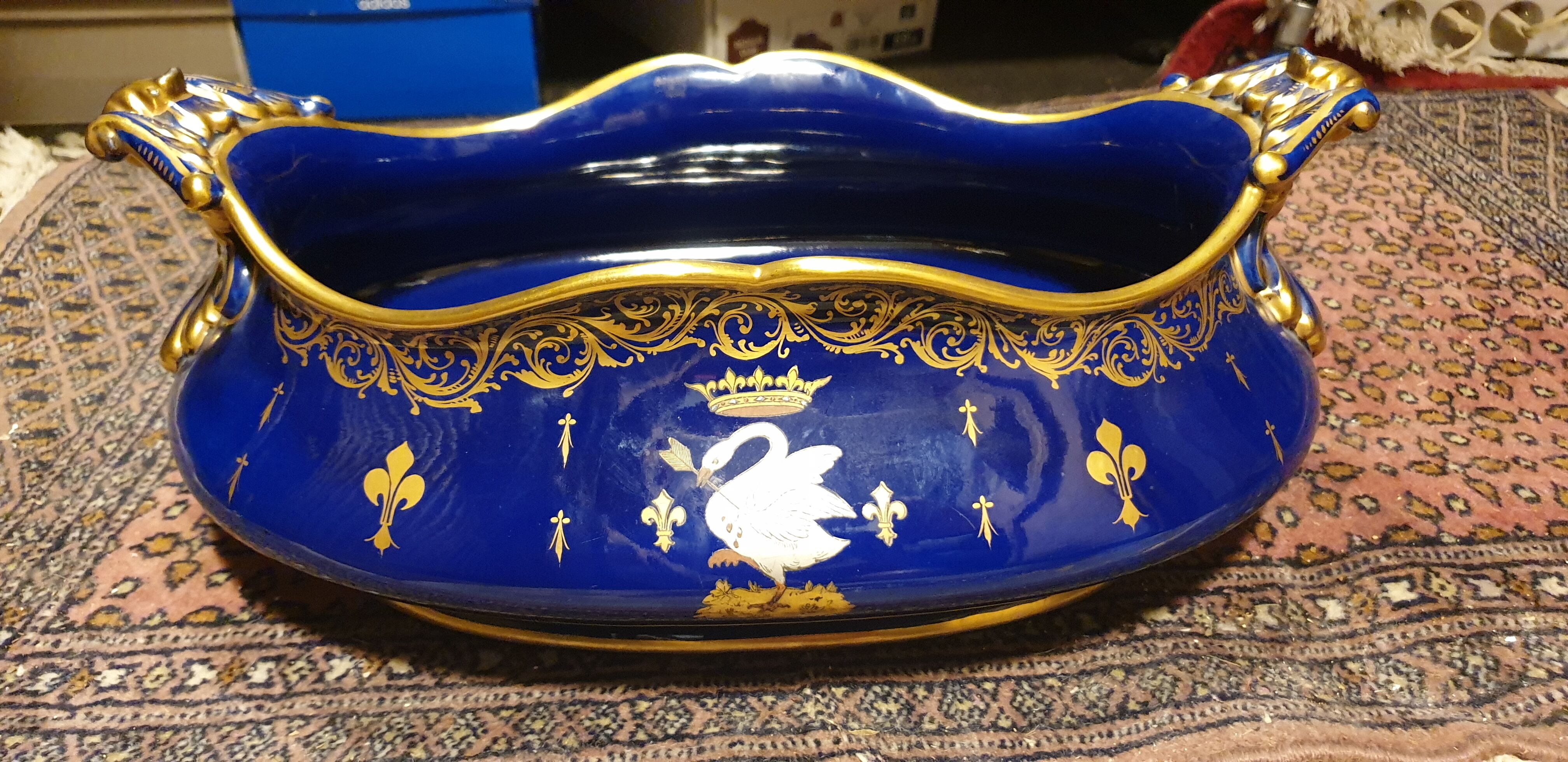 Gardener in blue porcelain of Tours, signed Herbinière.  Nineteenth century.