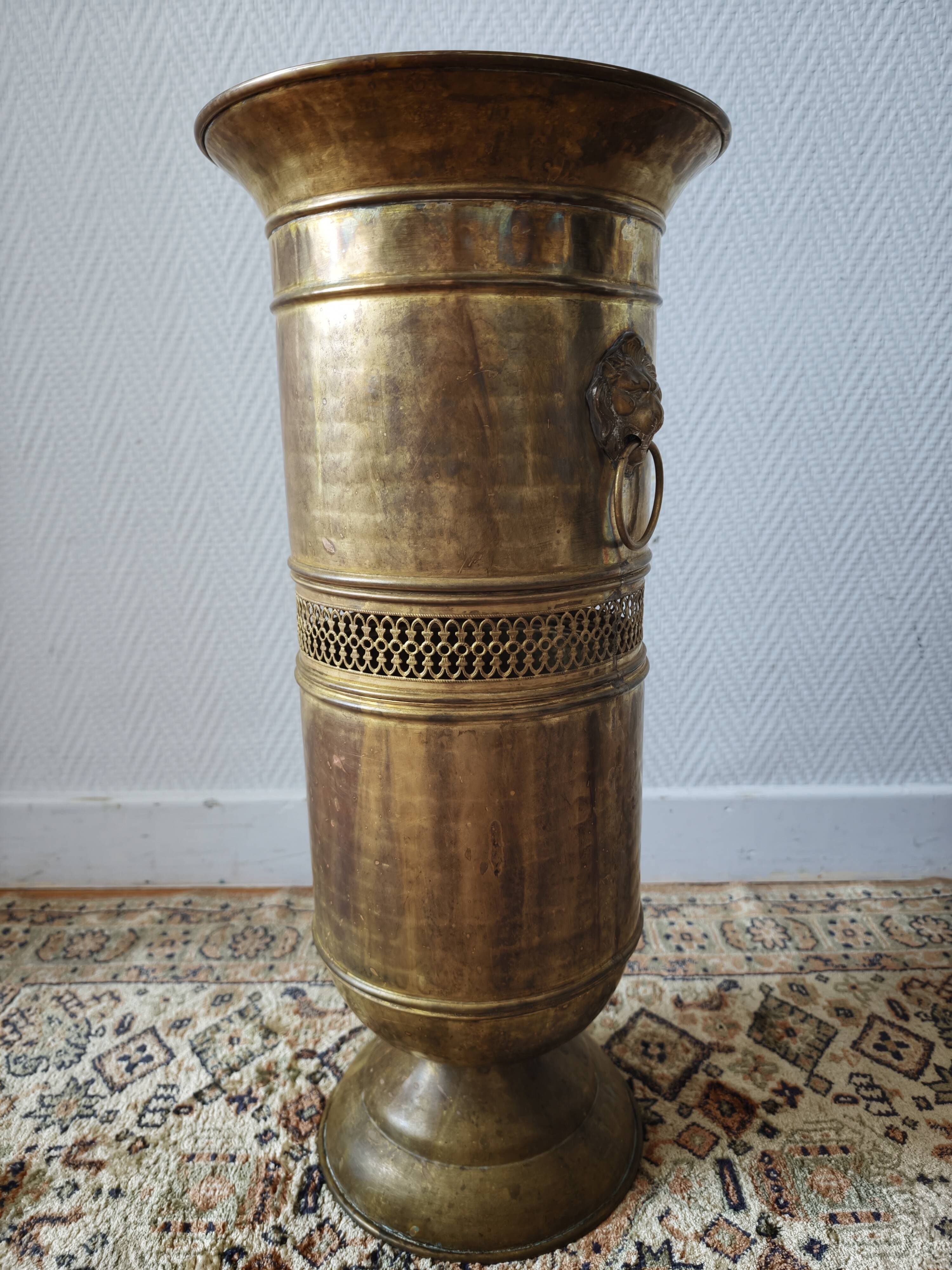 Vintage brass umbrella stand – lion head handles