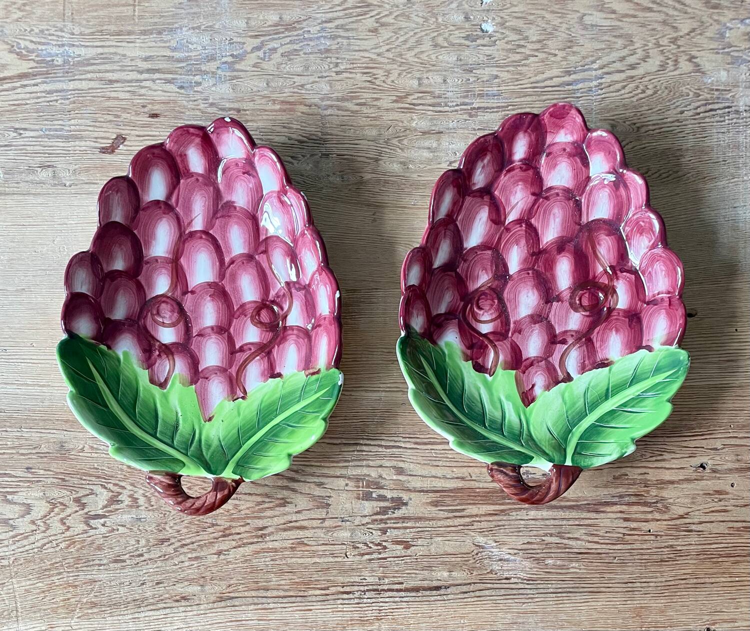 Duo de petits plats, raviers ou vide poches en barbotine