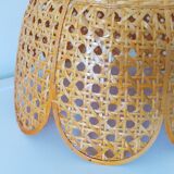 Lustre forme fleur en rotin