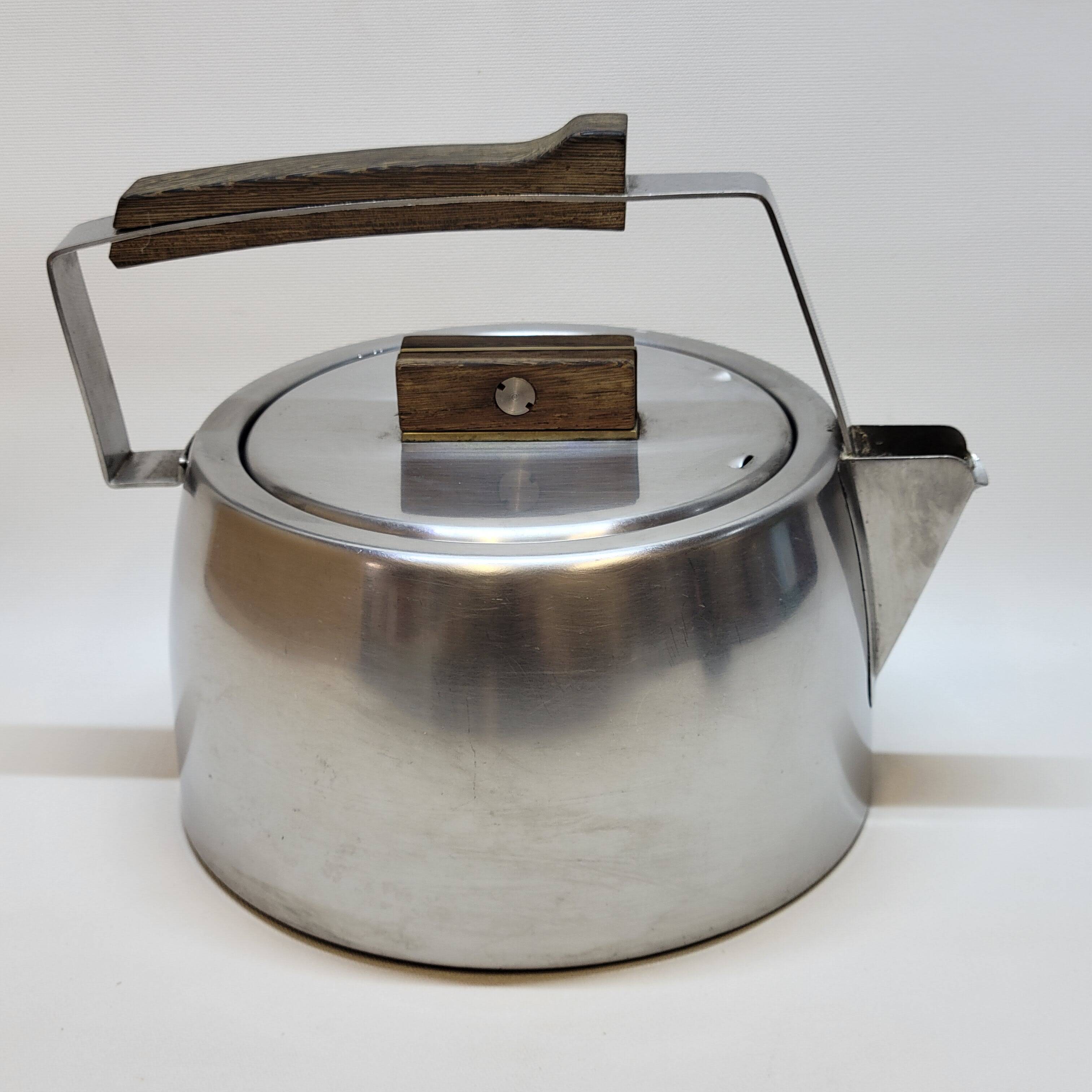 Kettle In Stainless Steel And Wenge Wood