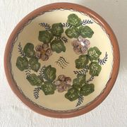 Saladier en terre cuite à décor de fleurs