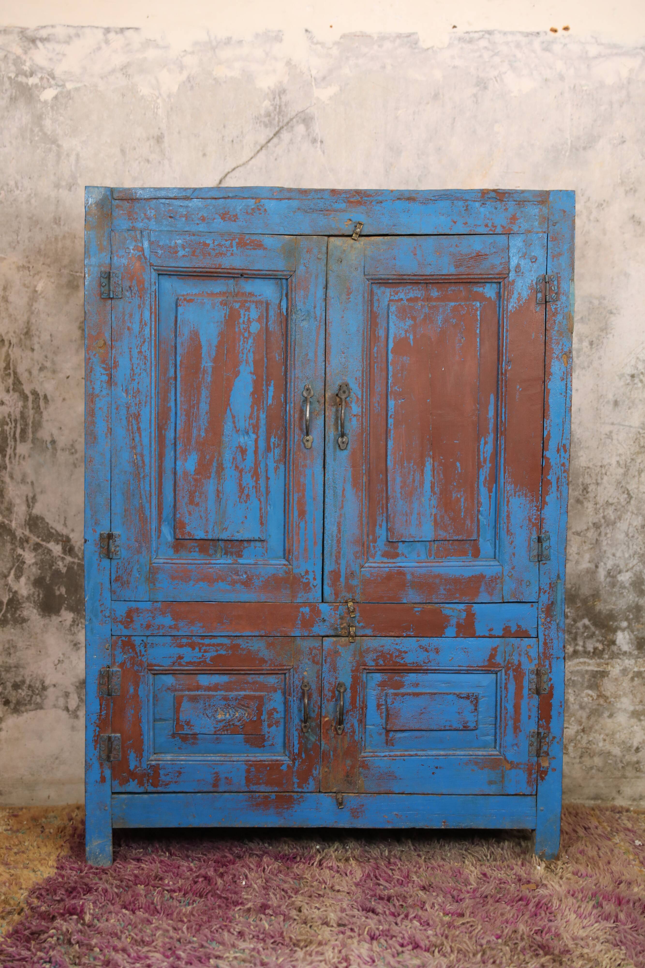Low Indian wardrobe 4 doors 3 levels, unique room