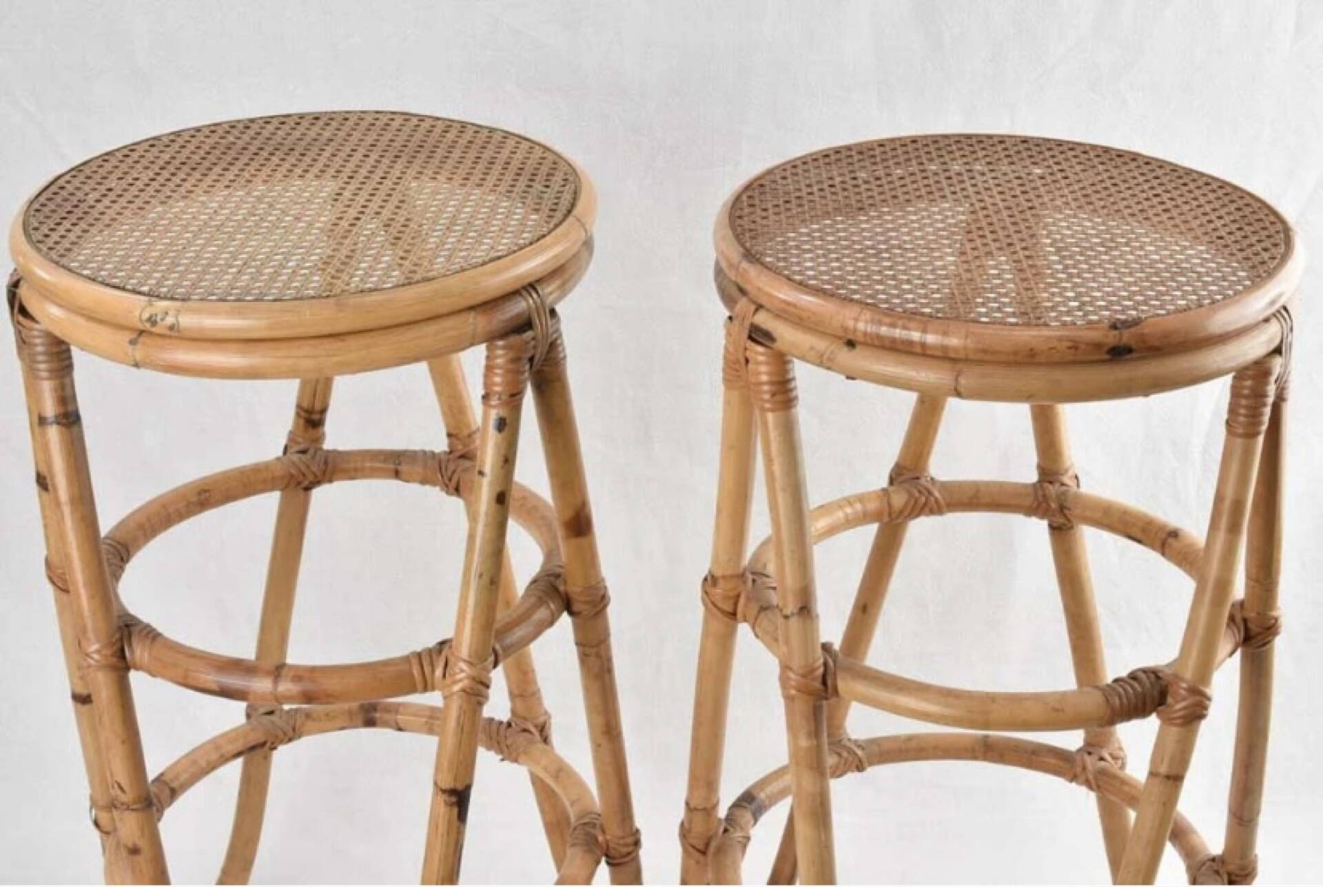 2 bar stools