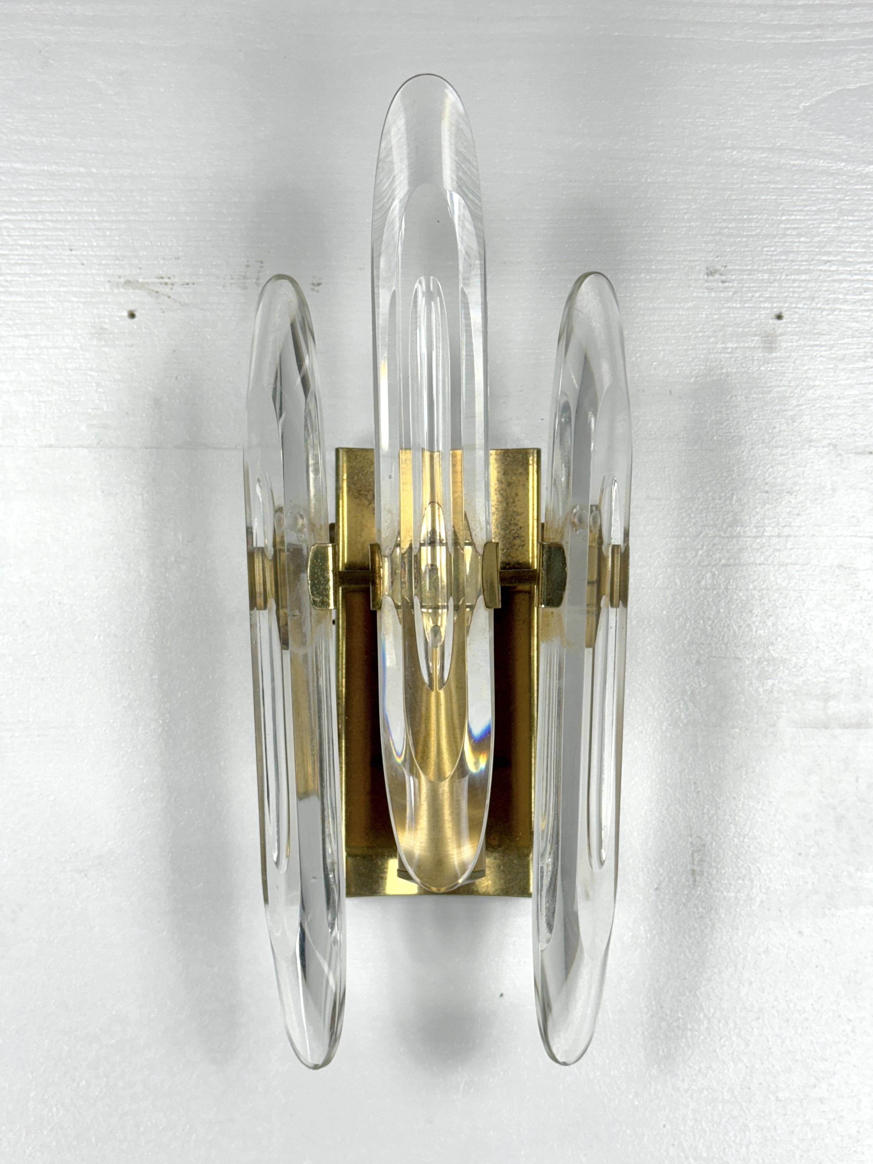 Pair of Sciolari sconces in glass and gilded brass. Italy 1970s