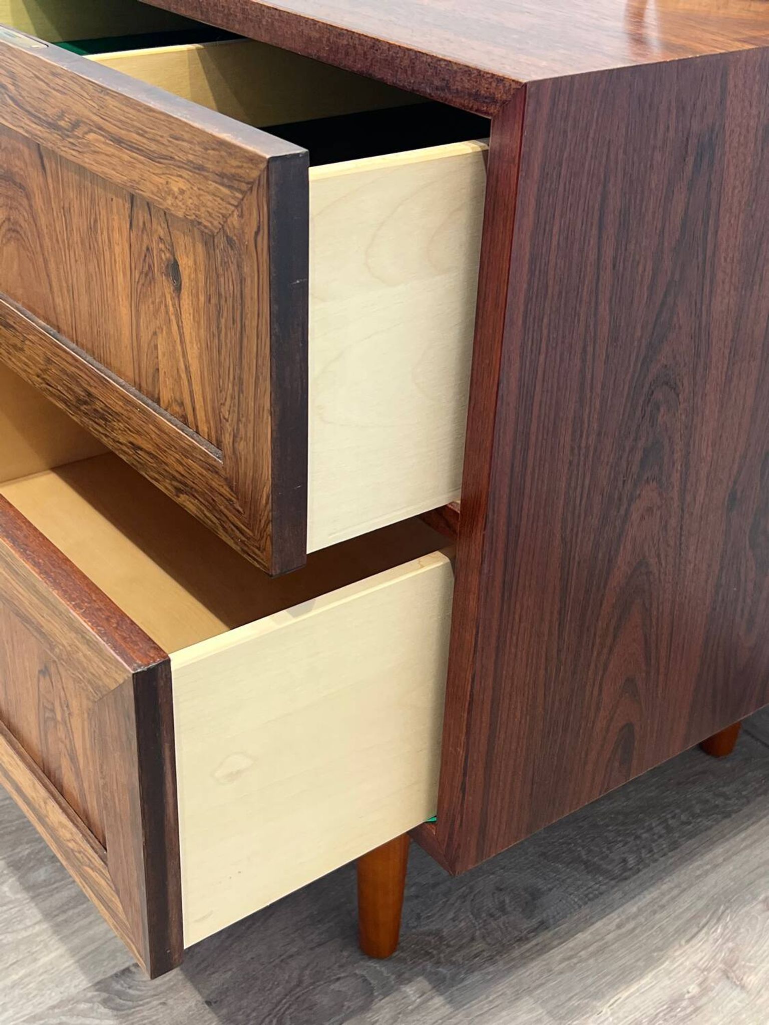 Meuble bas scandinave en palissandre de Rio