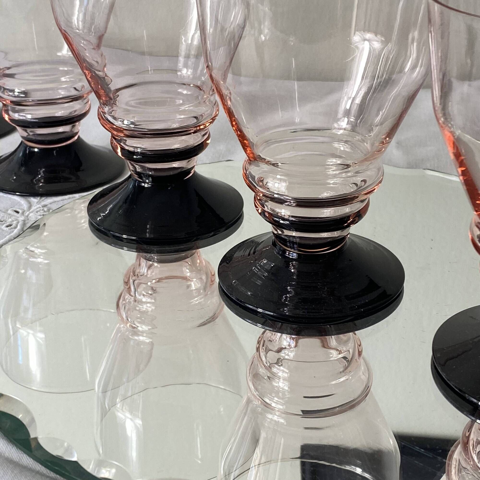 6 large Art Deco pink wine or water glasses with black stems, 17 cl.