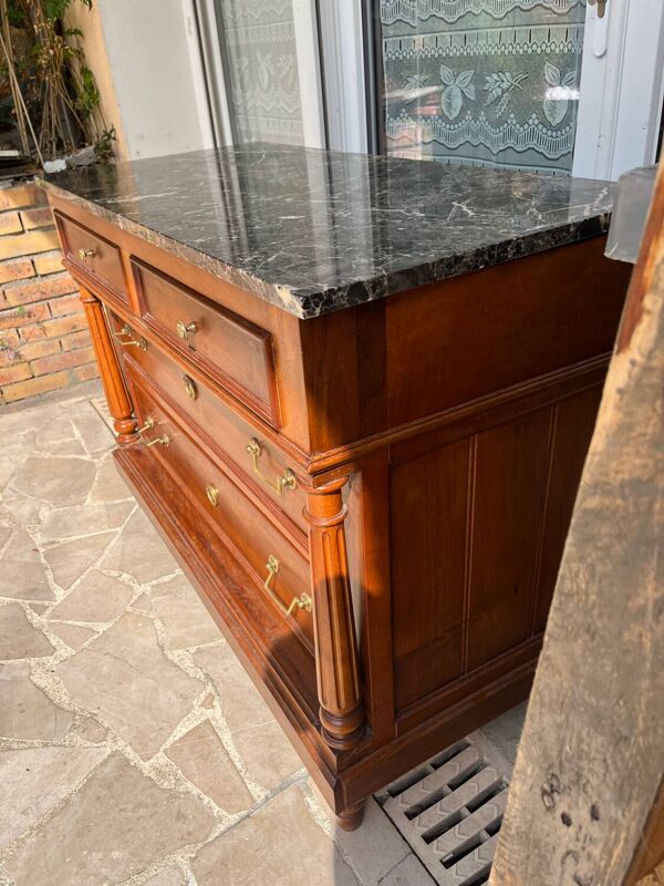 Commode ancienne dessus