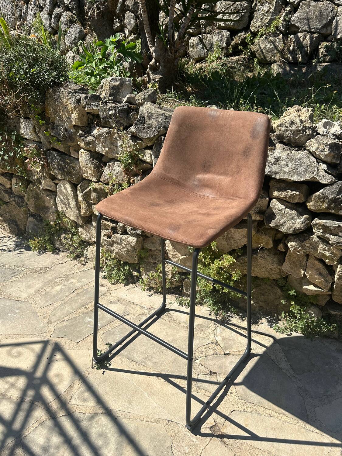 Bar stool in metal and aged leather
