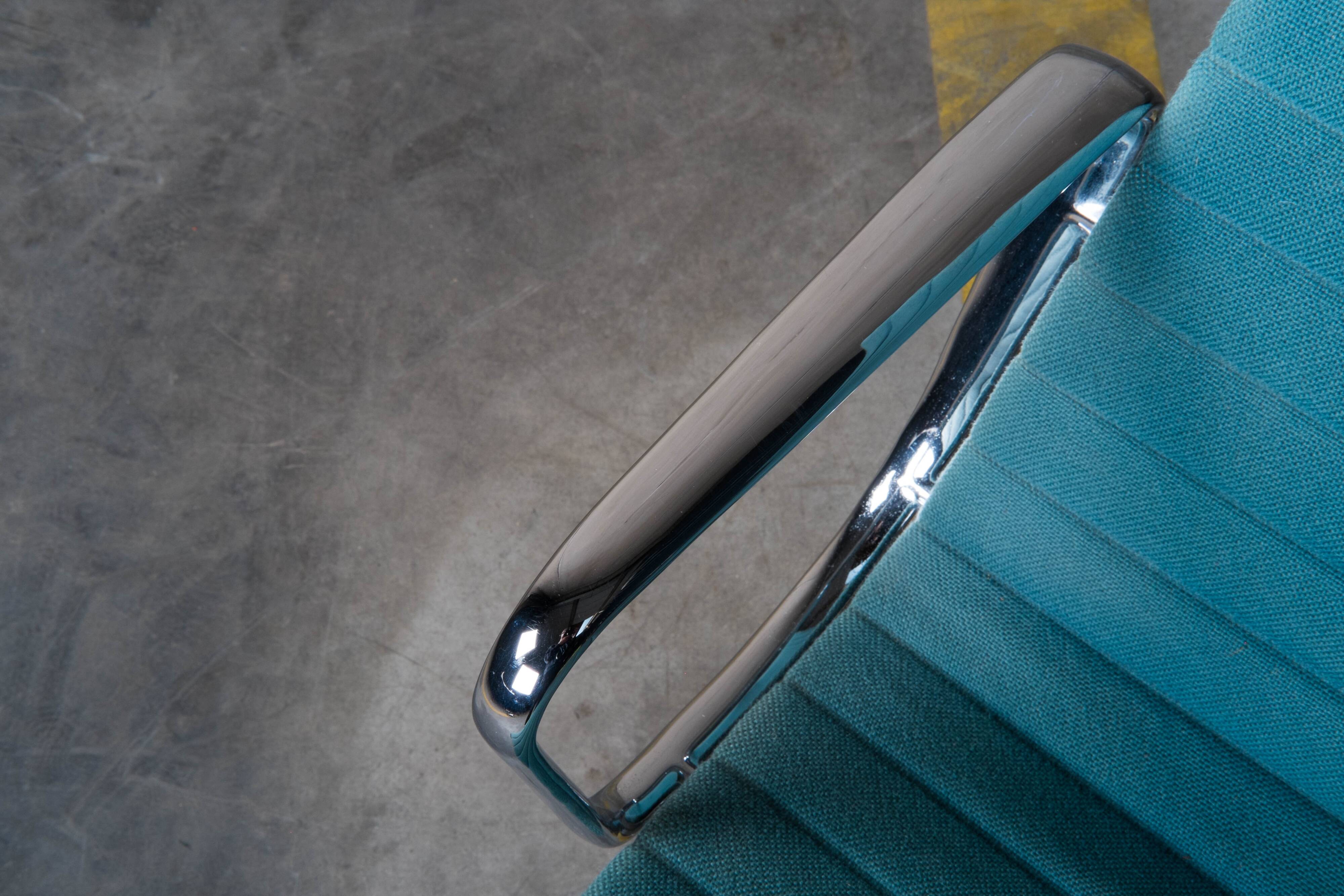 Charles & Ray Eames - Vitra EA116 easy chair