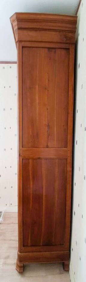 Louis Philippe wardrobe