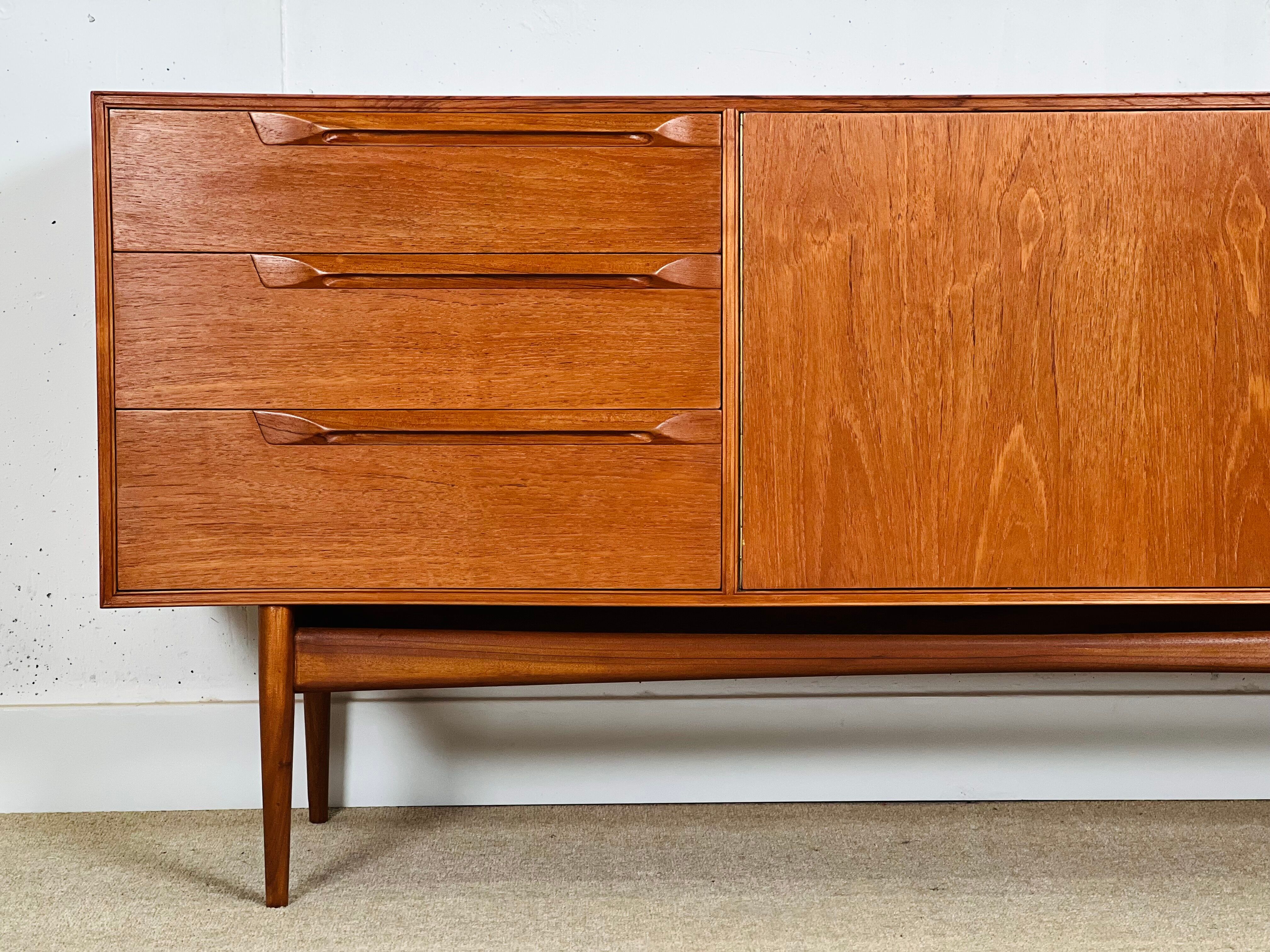 Enfilade en teck de McIntosh, collection Eden