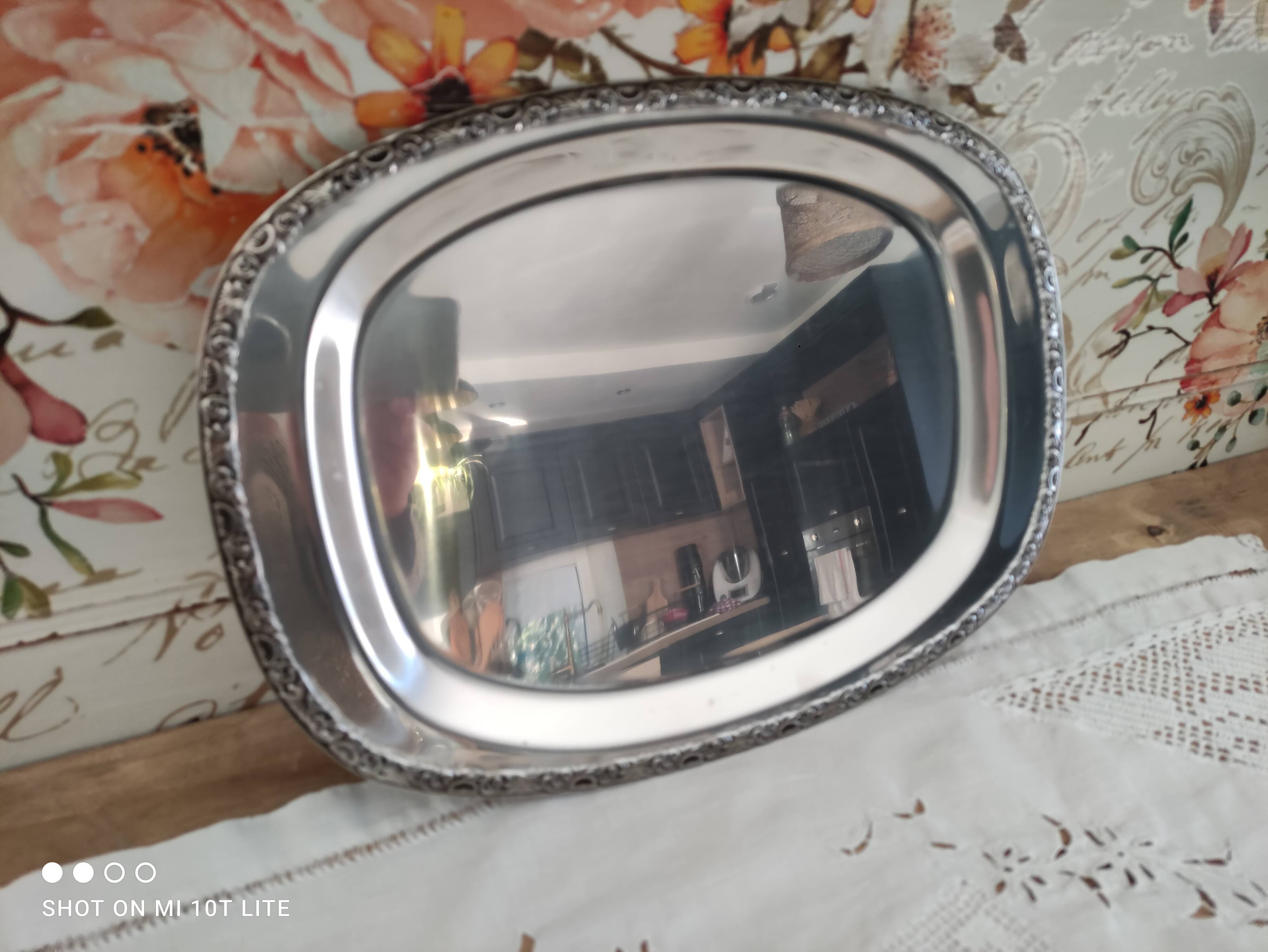 Small rectangular tray in stainless steel frieze of rinses