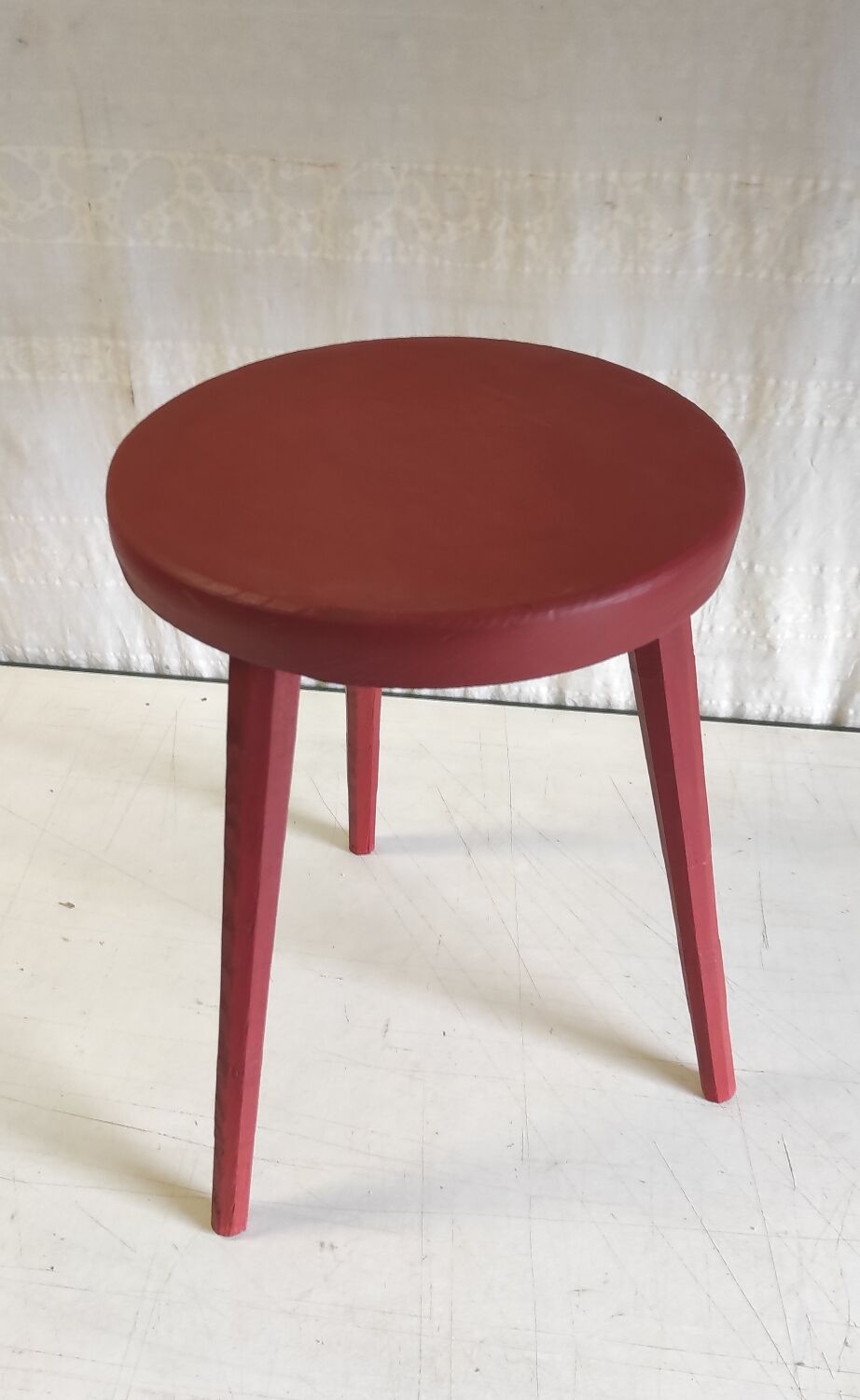 Tripod stool in solid oak - mid 20th century