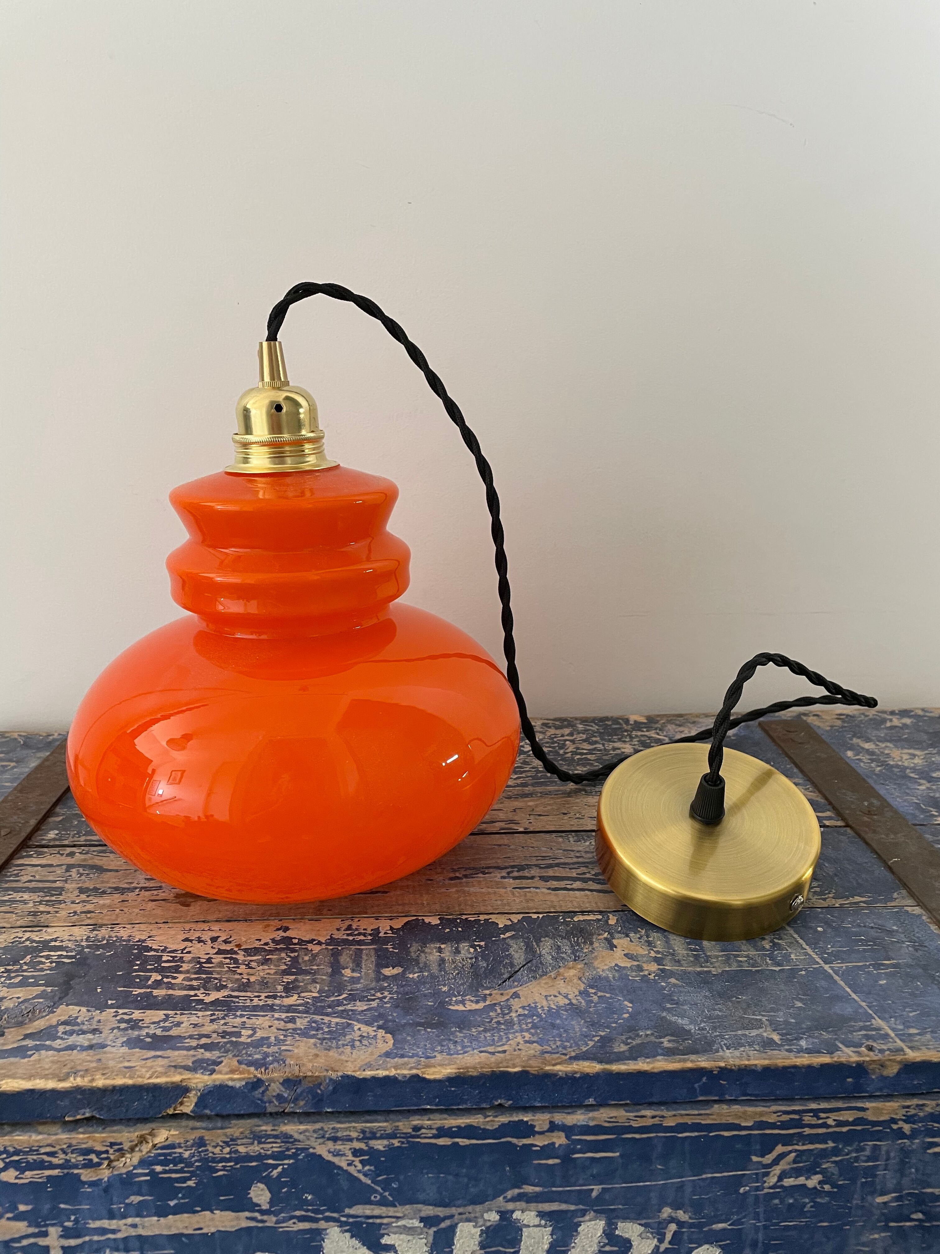 Suspension vintage en opaline orange électrifiée à neuf