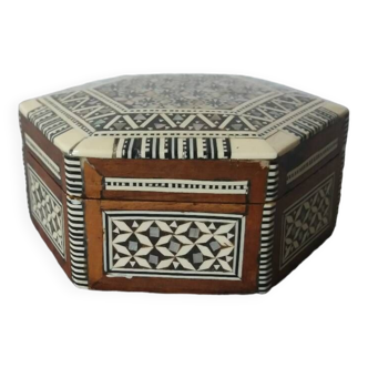 Syrian wooden box with geometric decor