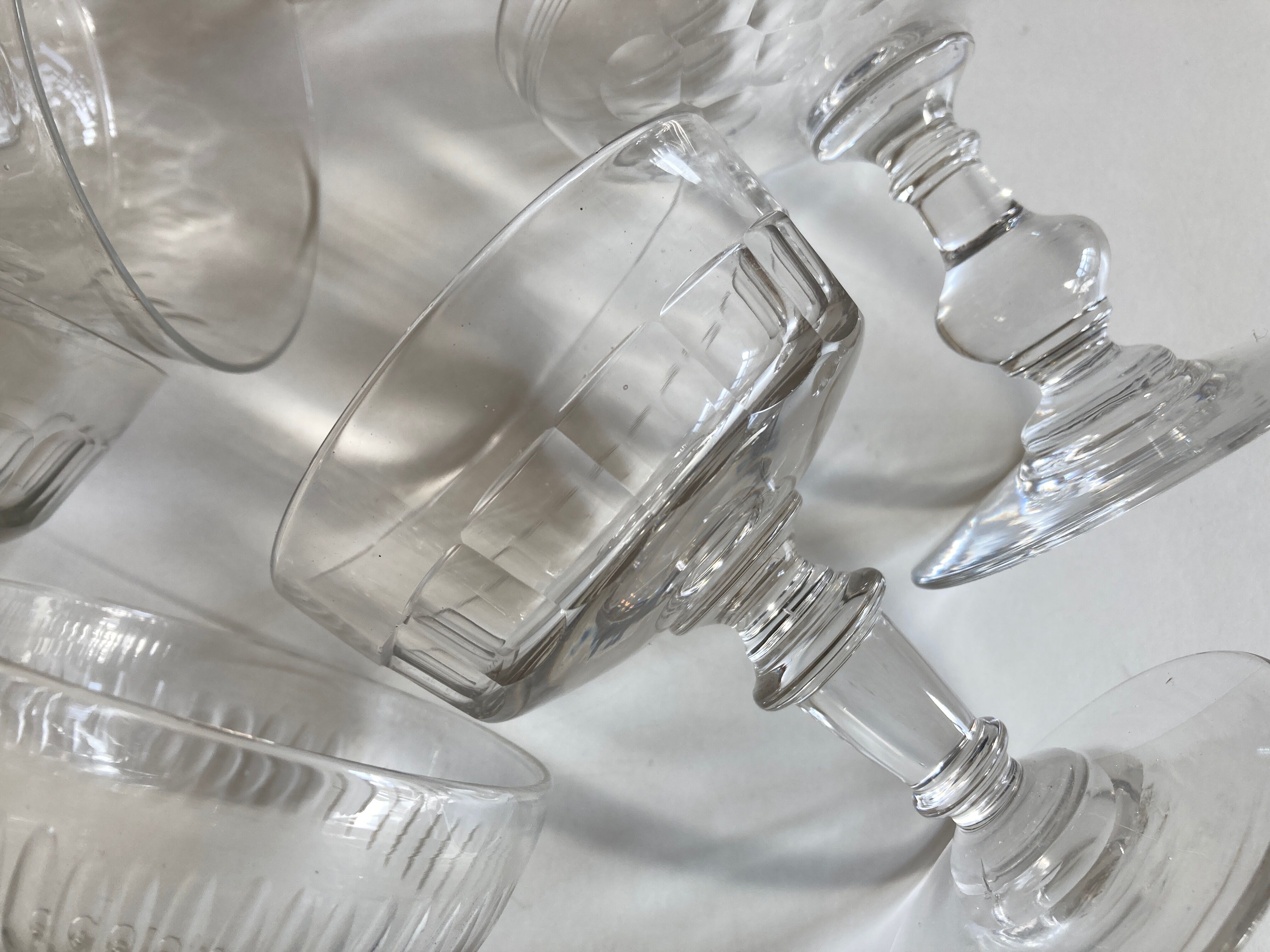 Set of 6 glasses of champagne 19th with flat sides and scales