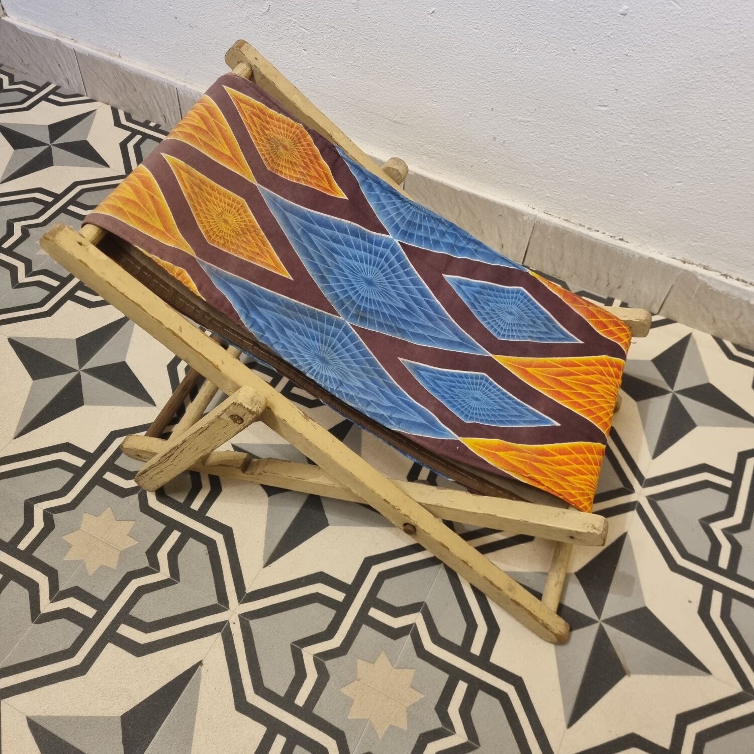 Wax deck chair for children