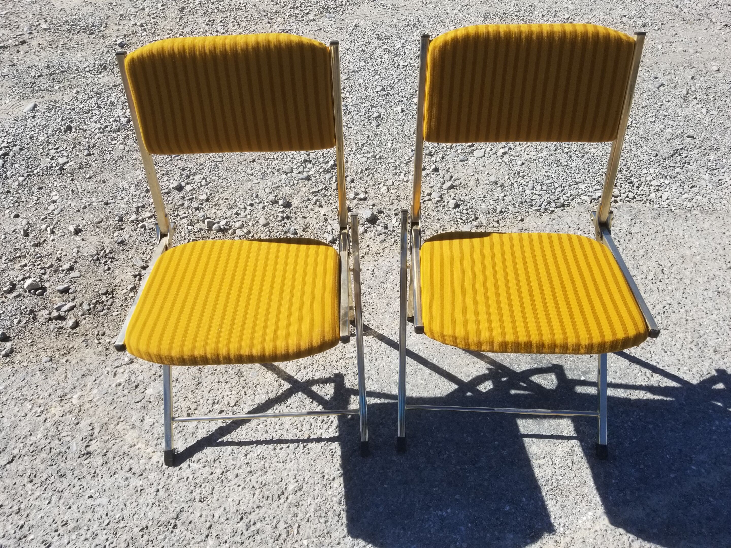 Pair of vintage eyrel folding chairs - 70s