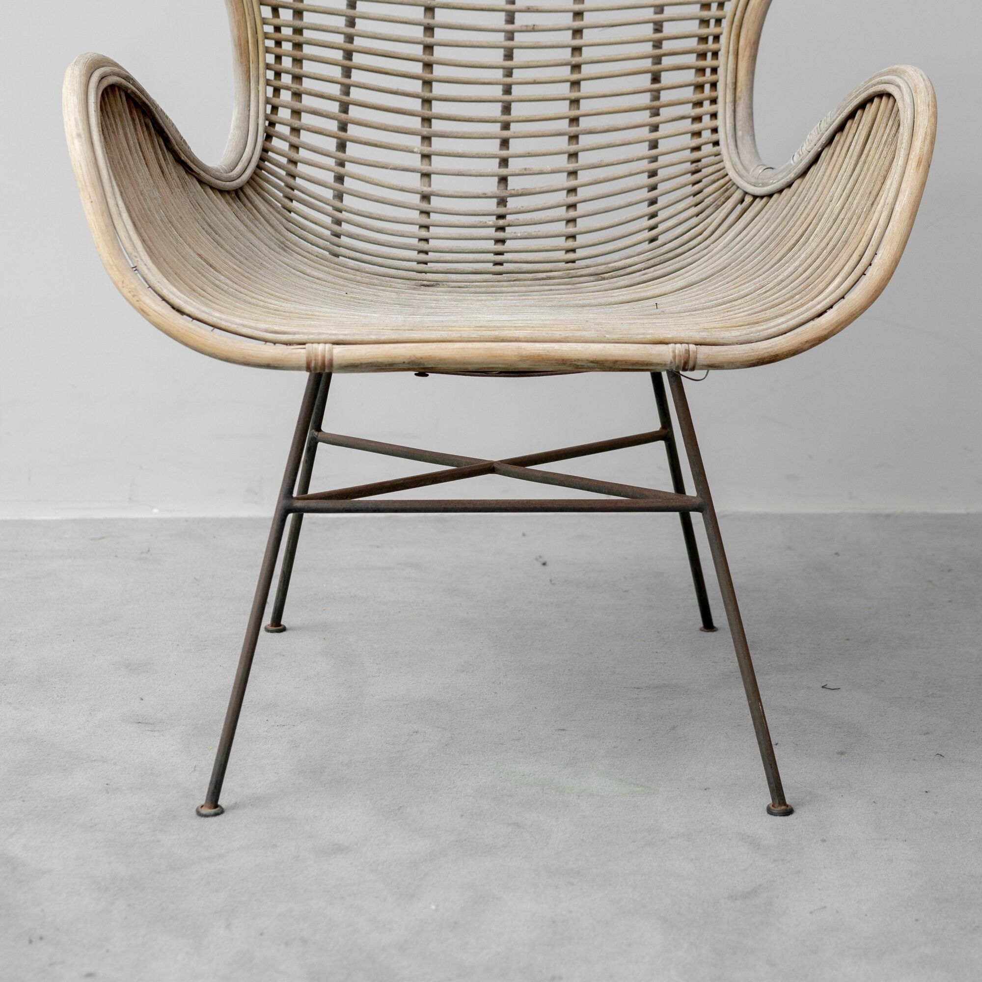 Vintage lounge armchair in rattan and metal, 1960s modernist design