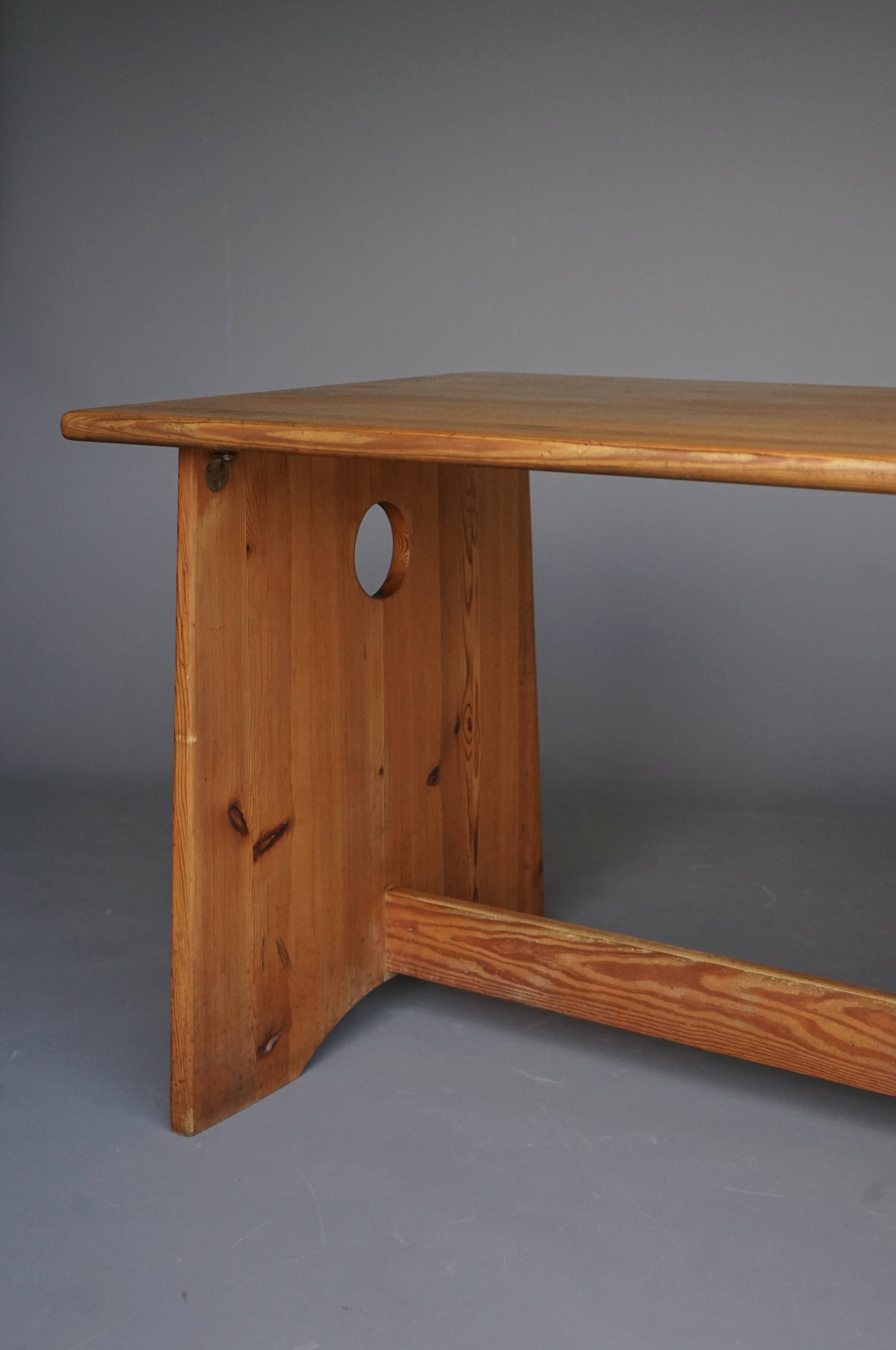 Table en pin suédois par Gilbert Marklund pour Furusnickarn Ab, années 1960