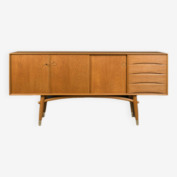 Buffet en chêne Gustav Bahus, élégance scandinave et moderne du milieu du siècle dernier