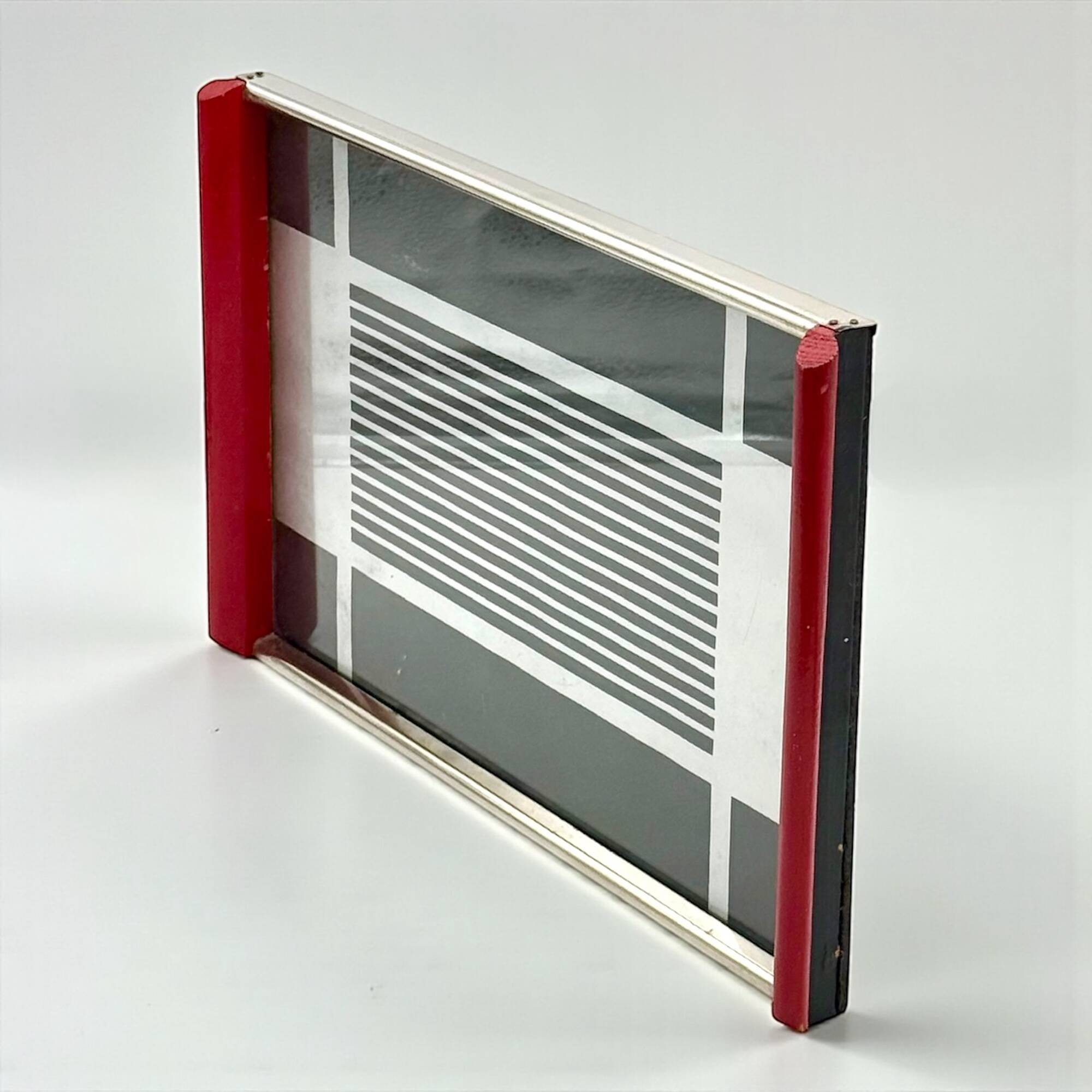 Plateau Space Age européen des années 70 à graphisme moderniste