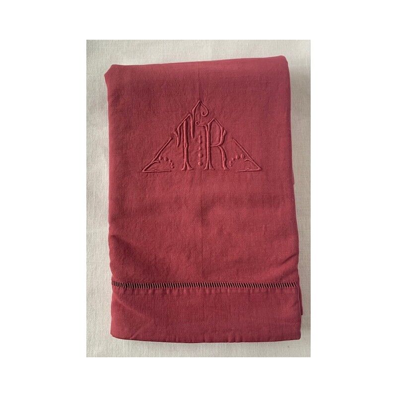 Old cloth in wine metis binds