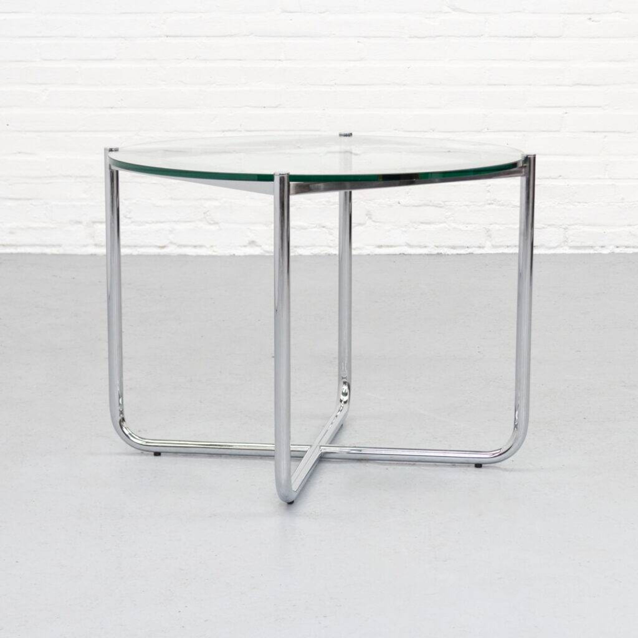 Table basse MR de Mies van der Rohe pour Knoll, années 1980.