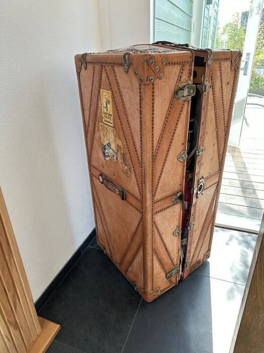 Large travel trunk wardrobe Cosmopolis – vintage leather trunk