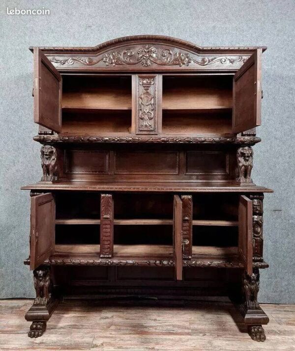 Buffet deux corps style Renaissance en noyer massif vers 1850