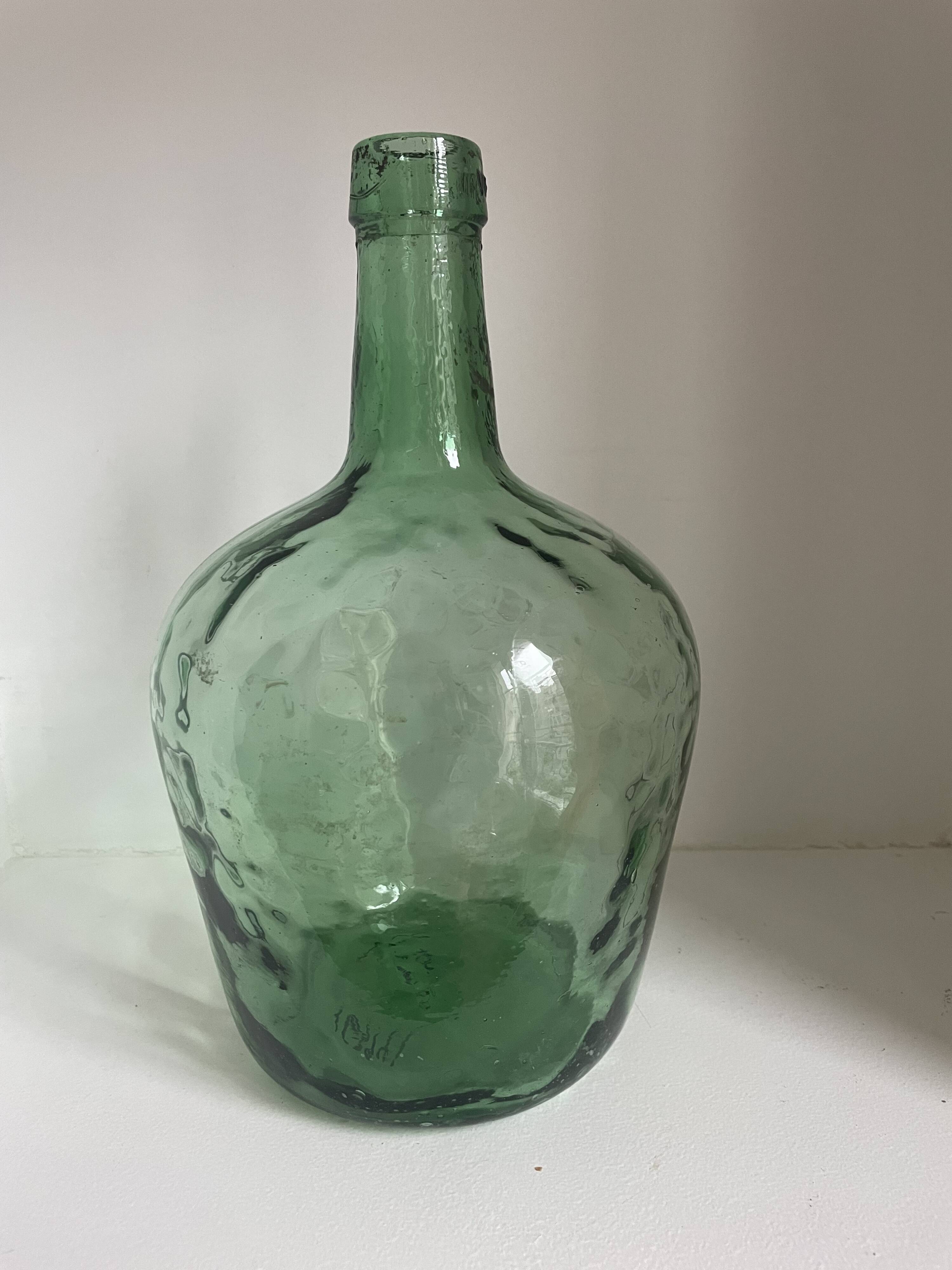 Set of 18 decorative items