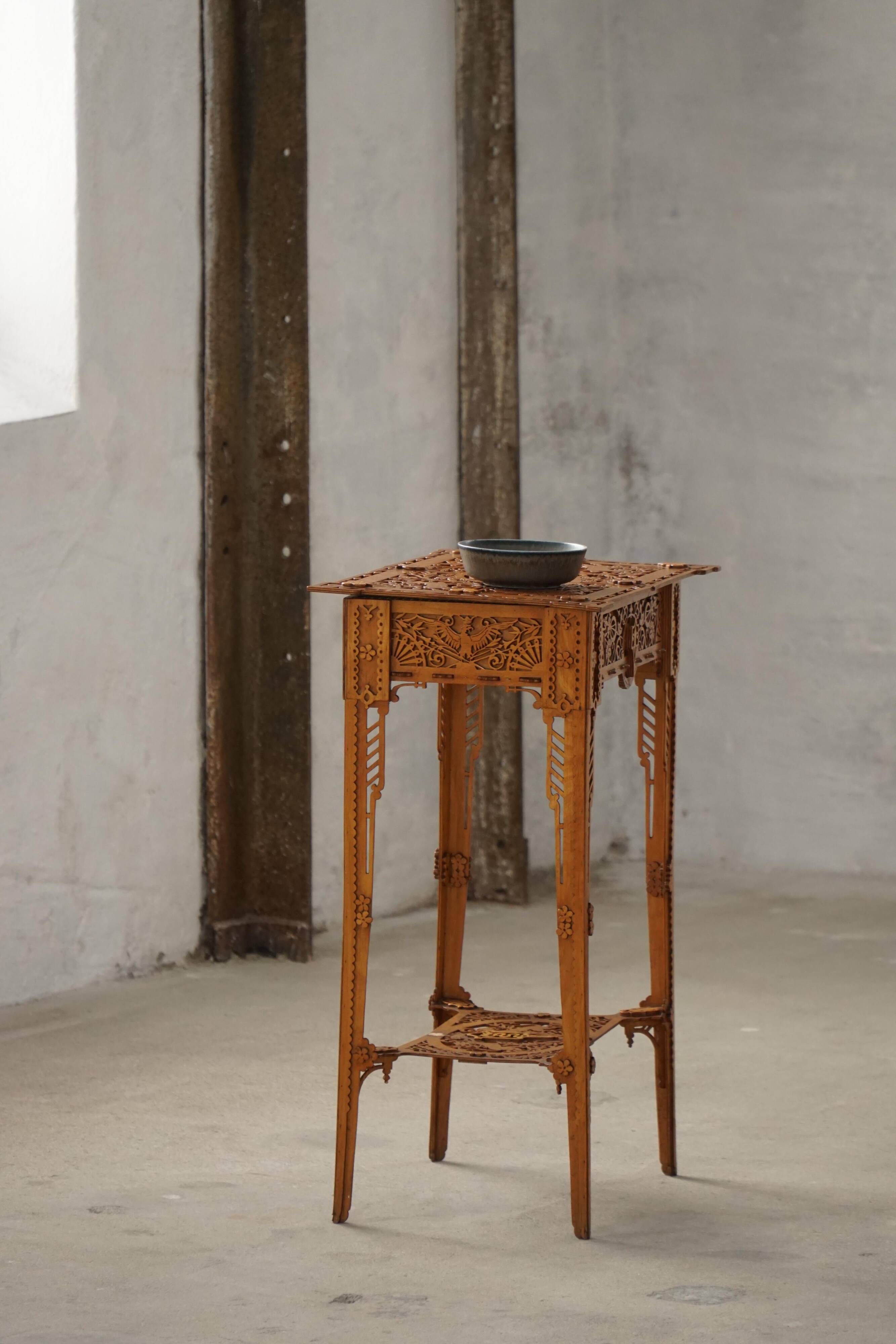 Console / Carved Side Table in Chippendale Style from the 20th Century with Storage