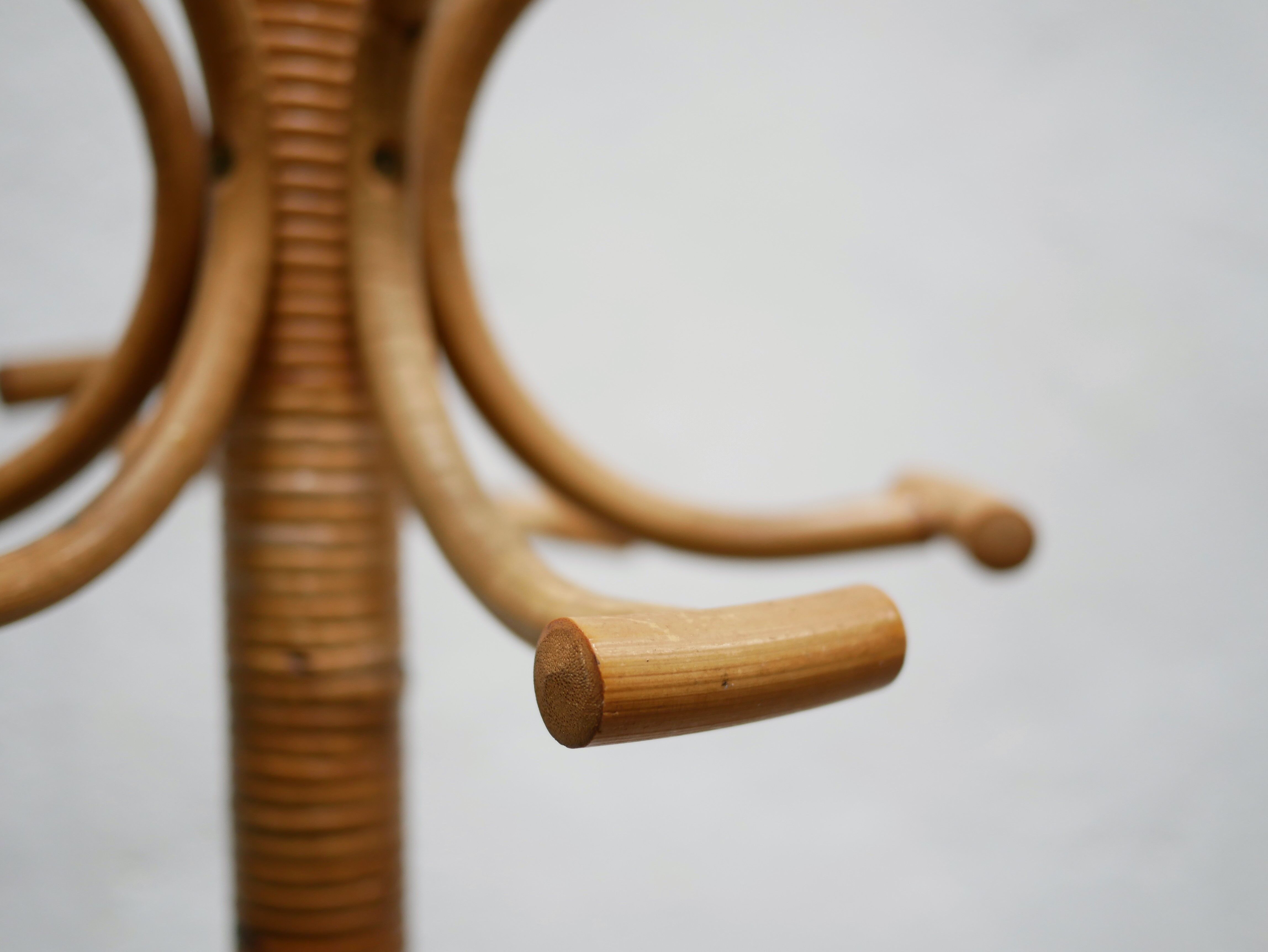 Porte-manteau vintage en rotin