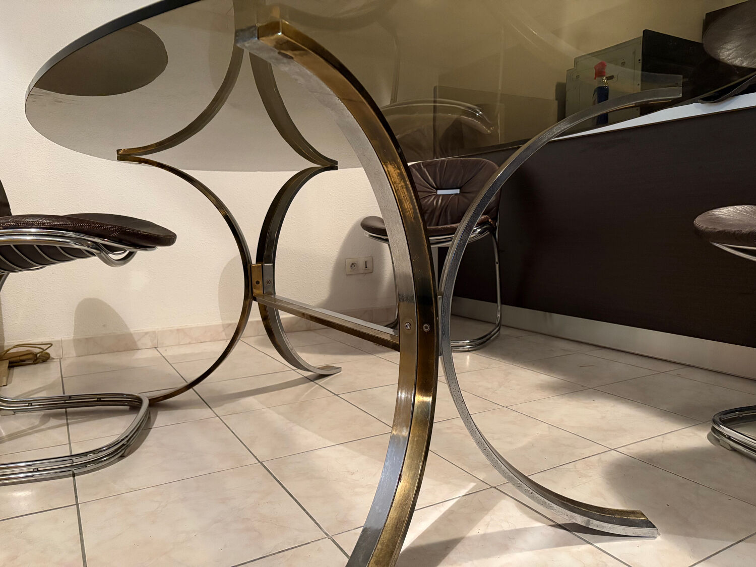 Table and chairs in the style of Gastone Rinaldi.