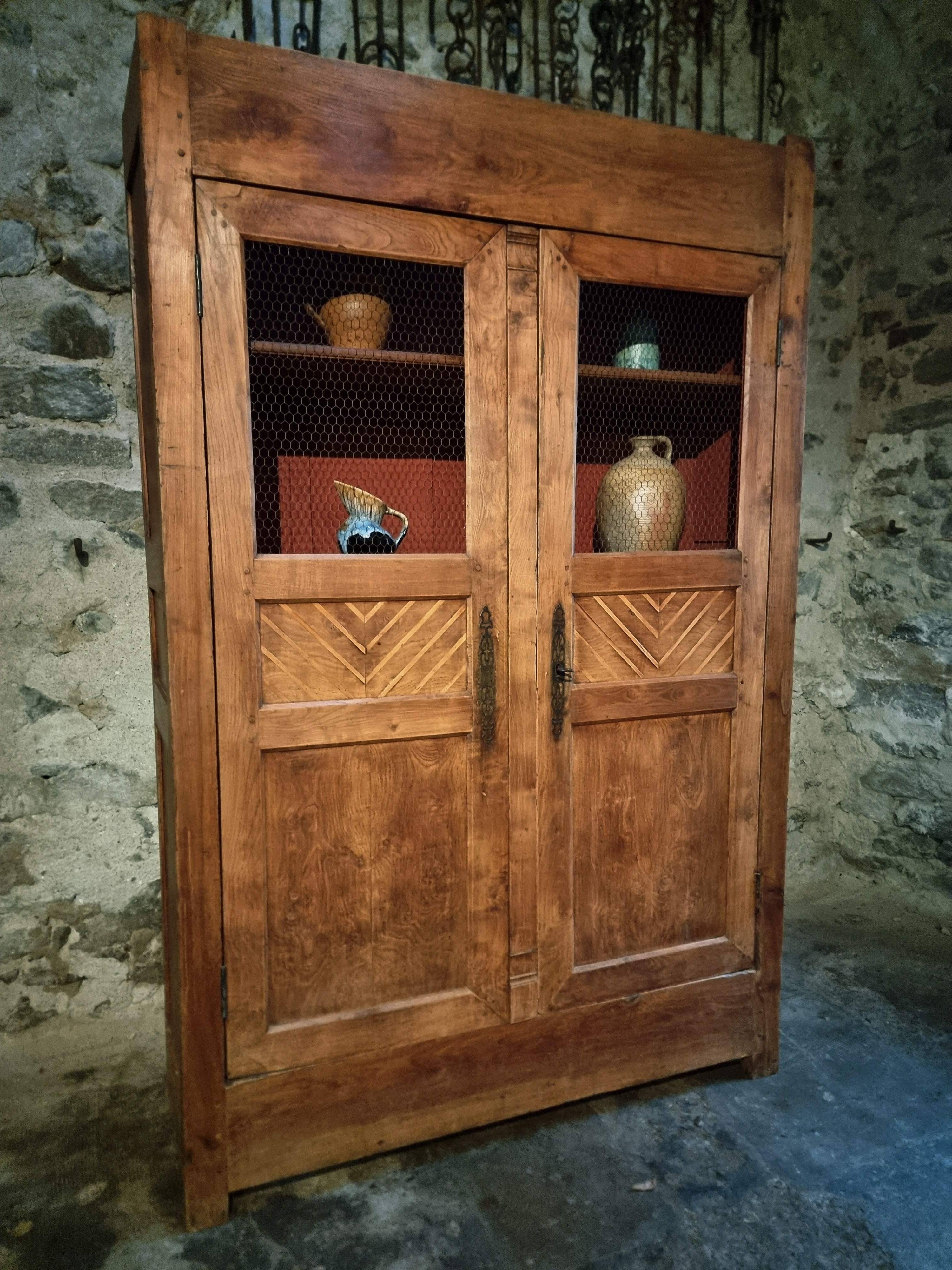 Armoire / placard français ancien – XIXe siècle